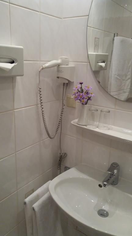 Hotel Dorotheenhof Cottbus Bagian luar foto